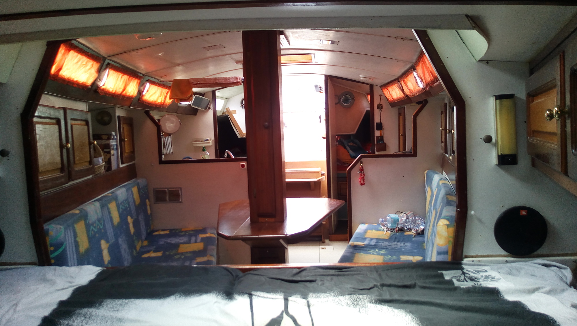 Le carré, en regardant vers l'arrière